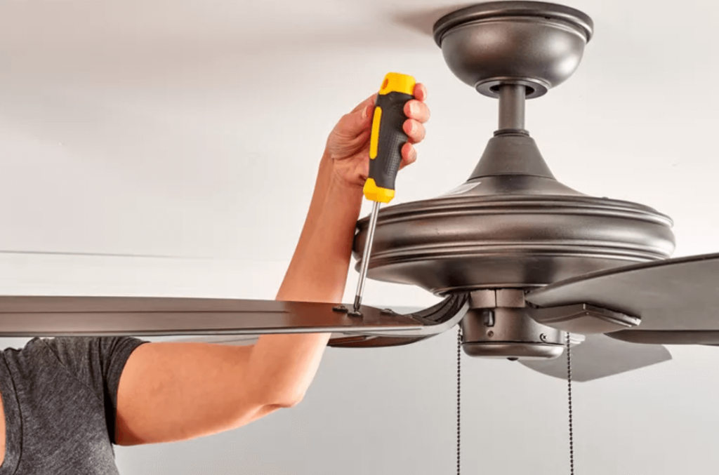 tighten the fan blades